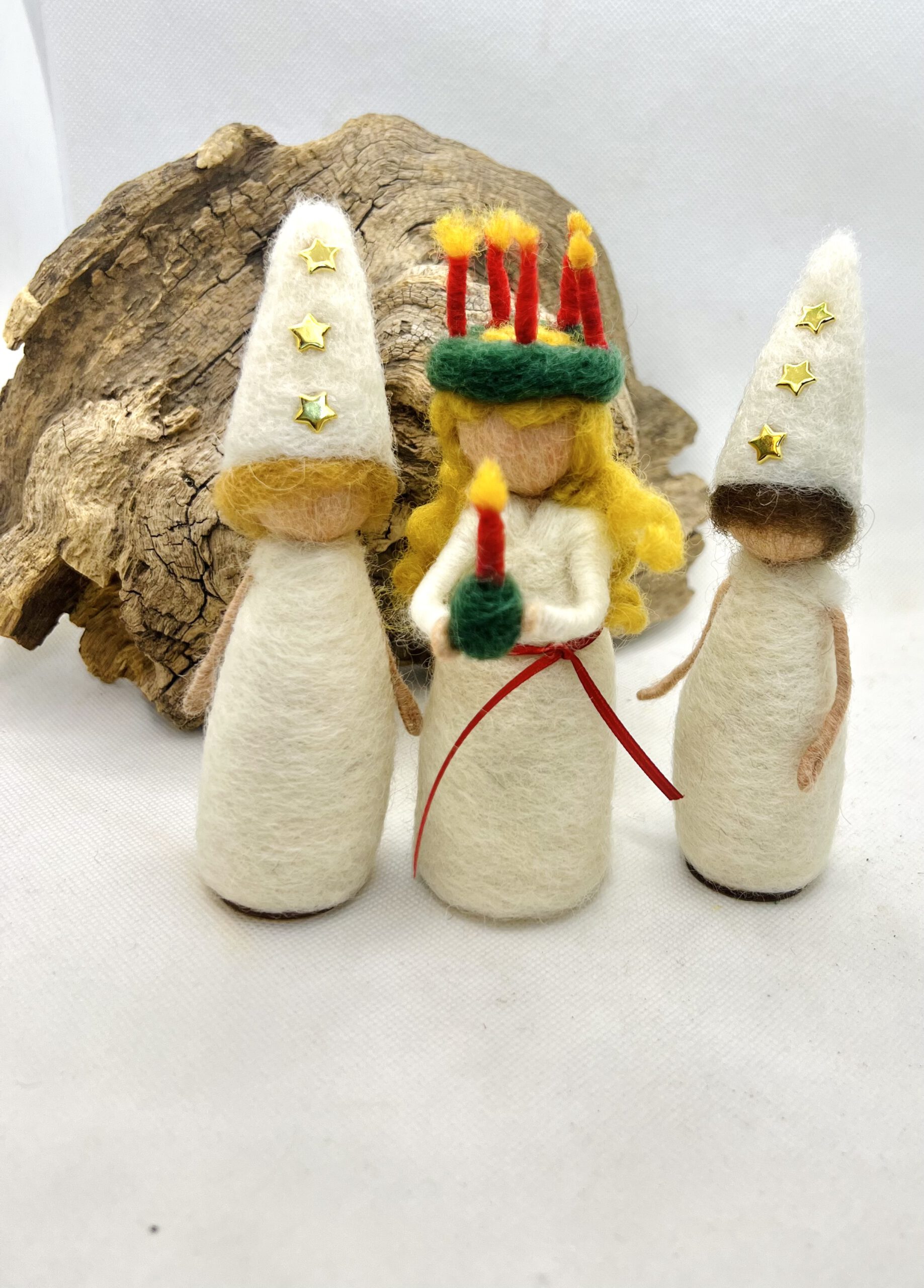 heilige Lucia Lichtbringerin mit Sternenkindern Filzfigur