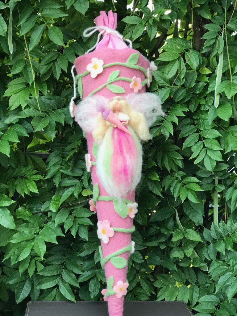 Schultüte Fee mit Blumenranke