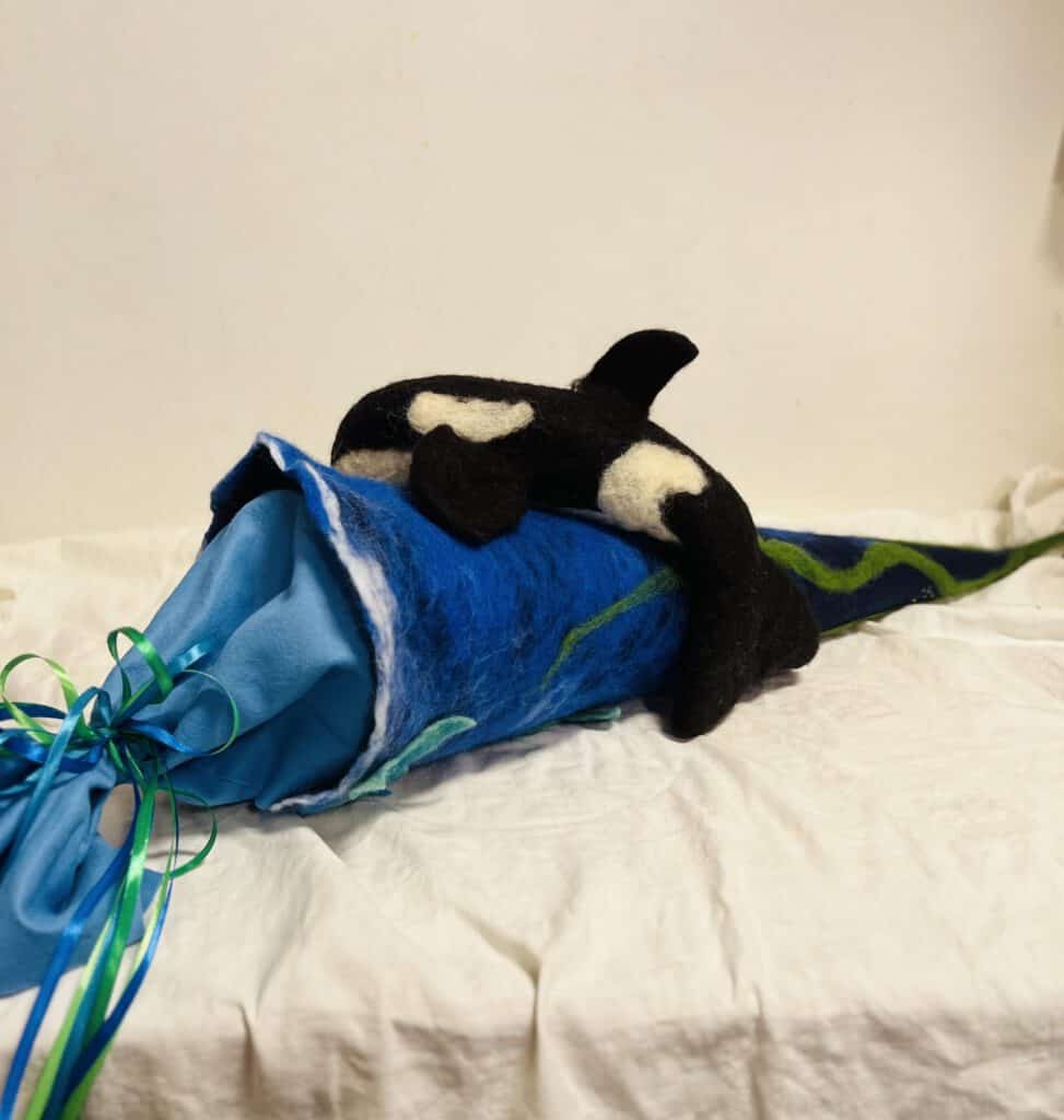 orca killerwal auf einer Schultüte aus filz personalisiert
