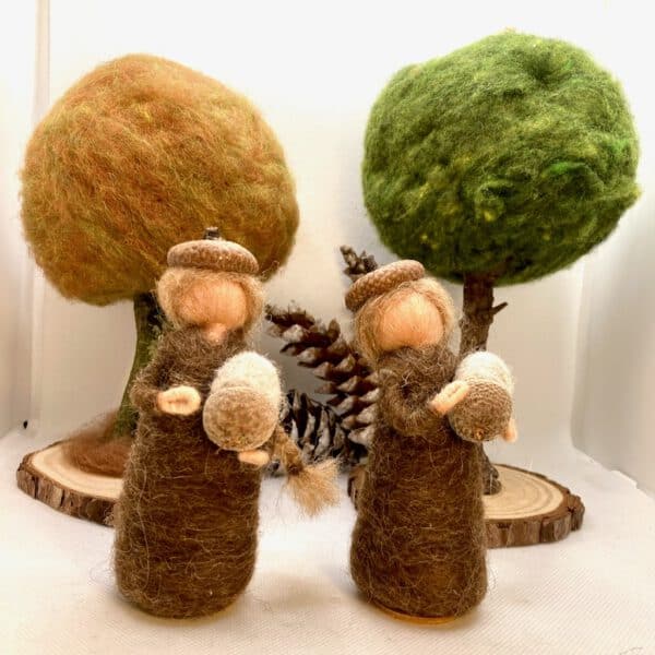 Blumenkind Eichel - handgefilztes Jahreszeitentischpüppchen für den Herbst